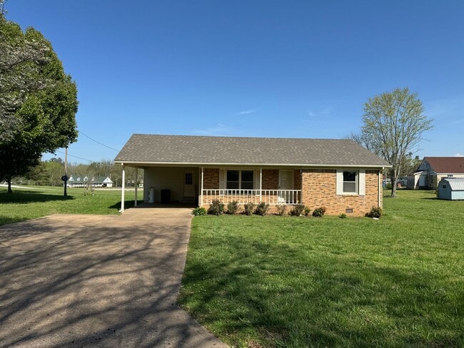 Building Photo - Charming Brick Home!