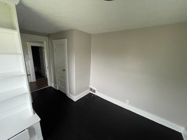 Photo - 1733-1737 Long Ave Unidad 1733 Long Ave