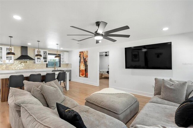 Photo - 2350 Sherbrooke Rd