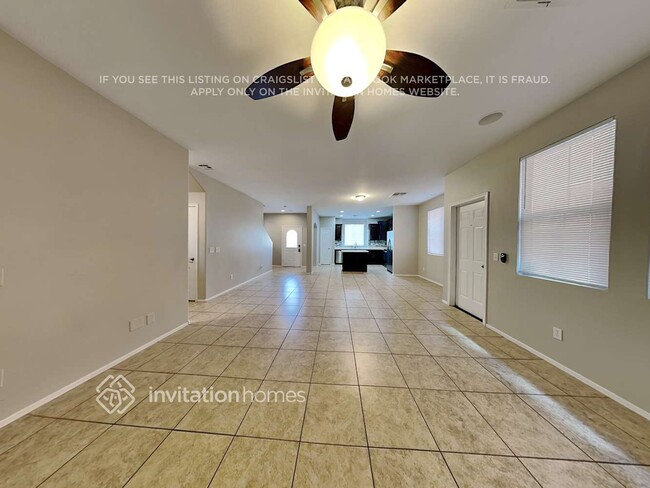 3765 E Kerry Ln