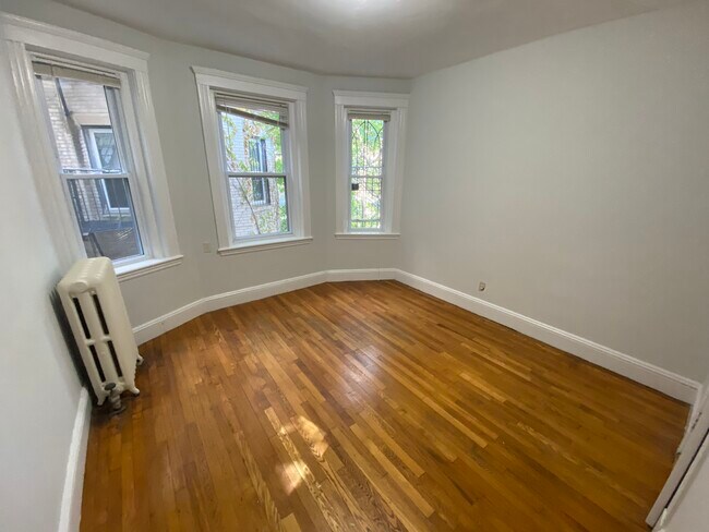 Building Photo - 29 Worthington St Rental