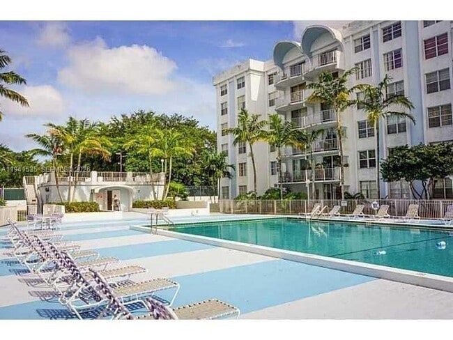 Building Photo - 482 NW 165th St Unit A208