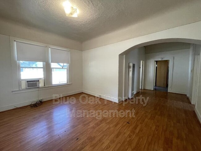 Photo - 1018 W 5th St