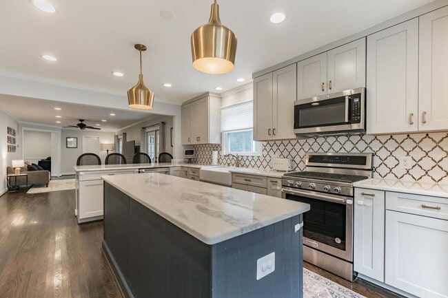 Building Photo - 9911 Barnsbury Ct