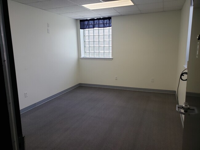 Photo - 27 W King St Unit D