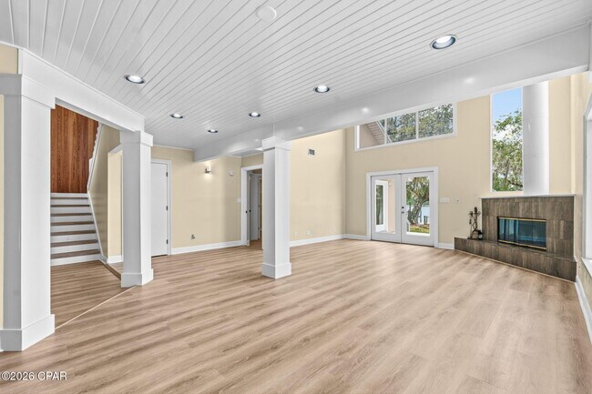 Photo - 2718 Country Club Dr