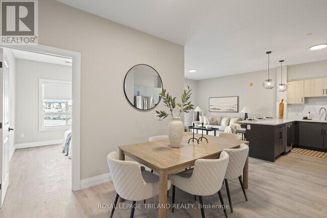 Photo - 33318 Richmond St