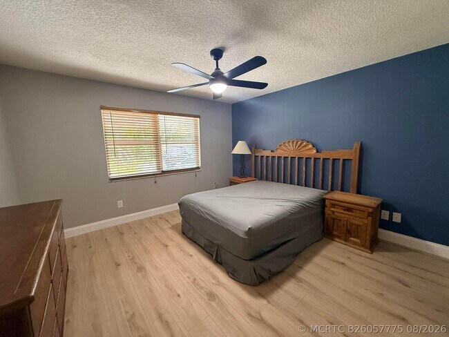 Photo - 550 SW Natura Ave