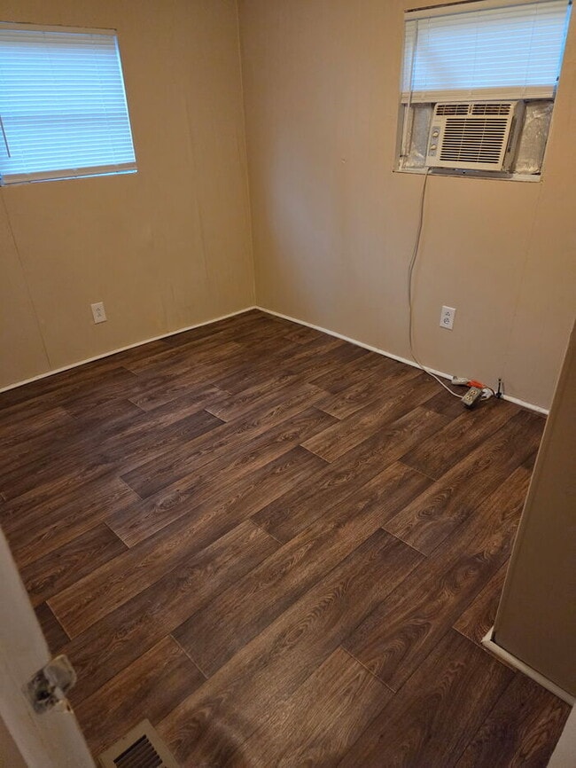 Photo - 2827 Friendly Ln