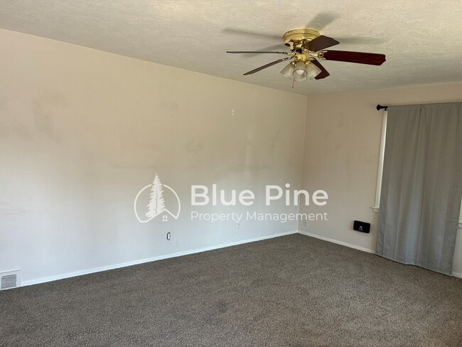 Photo - 960 Homer Ave