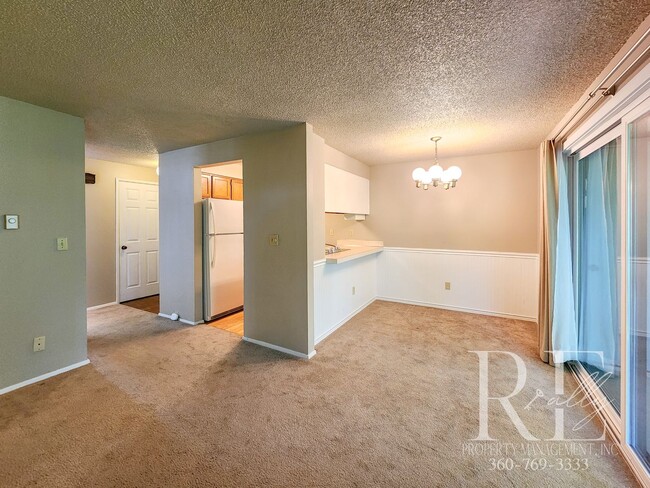 Building Photo - 50% OFF 1st Month's Rent! Upstairs Condo at The Narrows – Pool, Clubhouse & Woodland Views! Unit 204