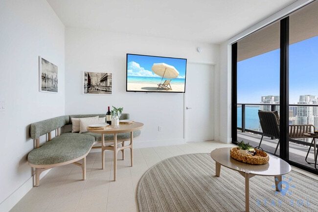 Photo - 601 NE 1st Ave Unidad ID1227488P