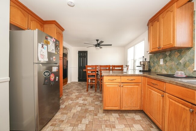 Building Photo - 332 MacArthur Ave Unit 2