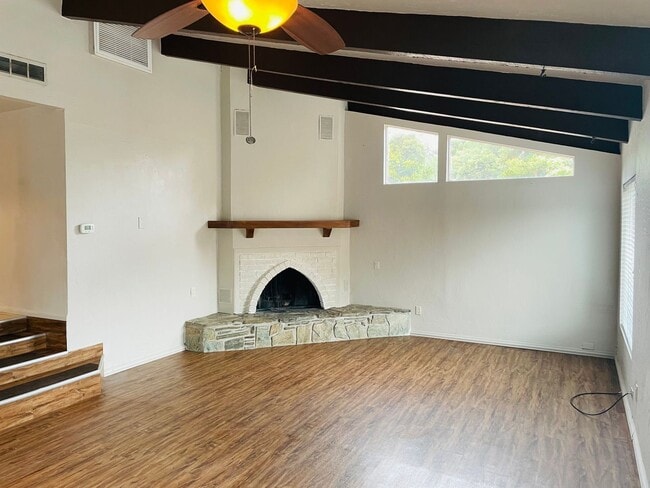 Photo - 586 Unit 1