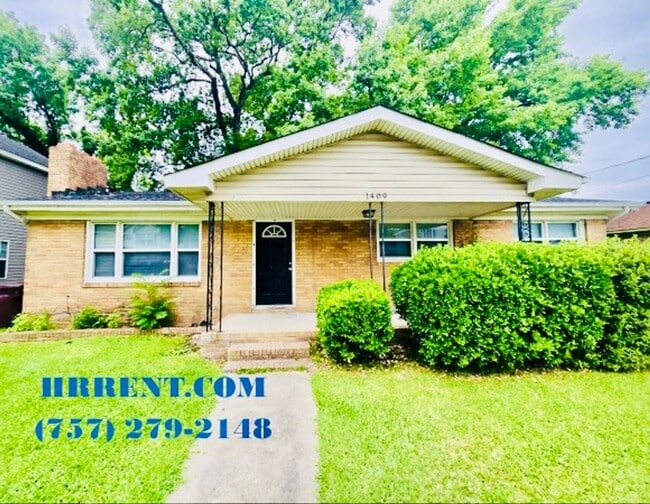 Building Photo - Beautiful 3 Bedroom 1.5 Bath Brick Home lo...