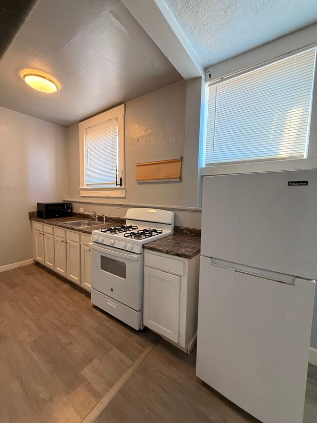 Photo - 1767 S Broadway Unidad 8 - 1767 S Broadway