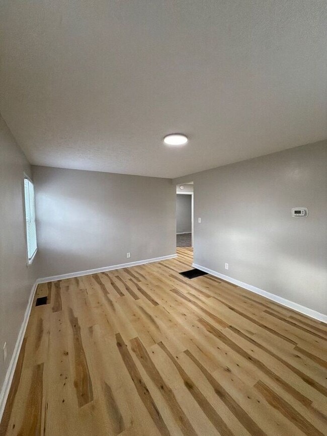 Photo - 3005 Linwood Ave