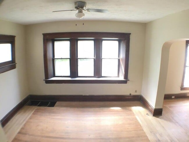 469 Rhodes Ave