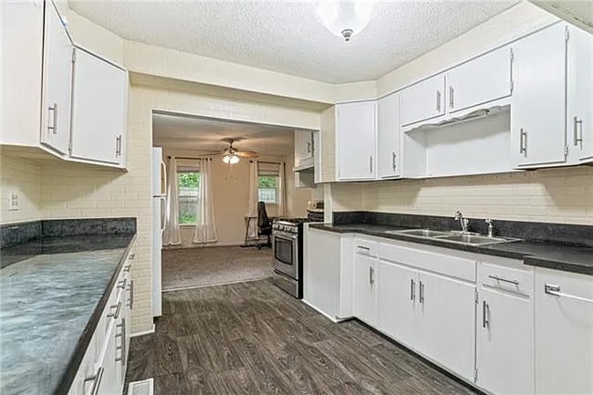 Photo - Spacious 3 Bed, 2 Bath Home with 1-Car Garage Near Downtown Kansas City