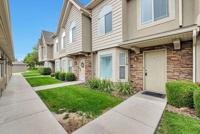 Building Photo - Awesome Lehi Townhouse w 1 car garage!