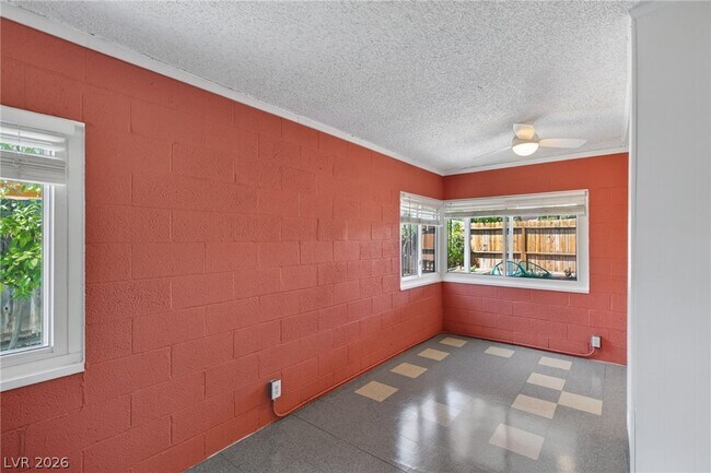 Photo - 1305 E Phillips Ave