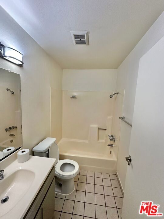 Photo - 3600 Bagley Ave Unidad 107