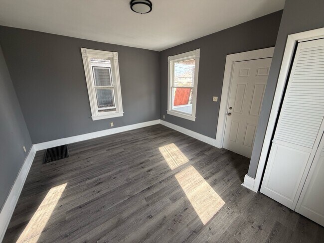 Photo - 1511 Stark Ave SW