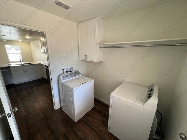 Photo - 2129 Bobwhite Ct Unidad A