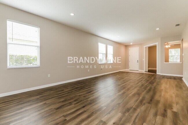 Photo - 1035 Clearpointe Way