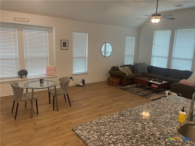 Photo - 336 Teakmill Trail