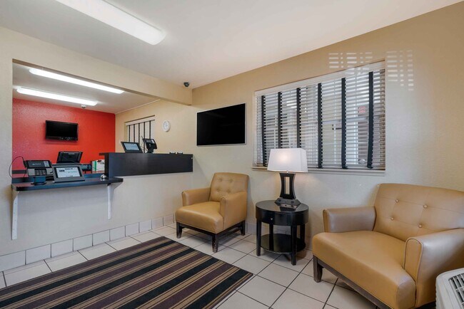 Furnished Studio-Santa Rosa - South