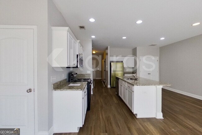 Photo - 106 Regis Way