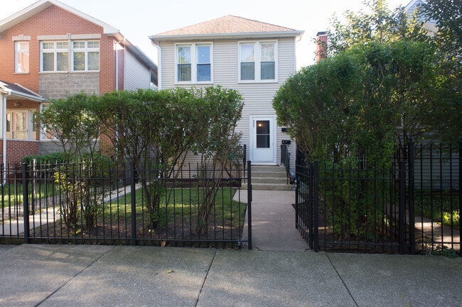 Photo - 4825 W Hutchinson St Apartment Unit 2