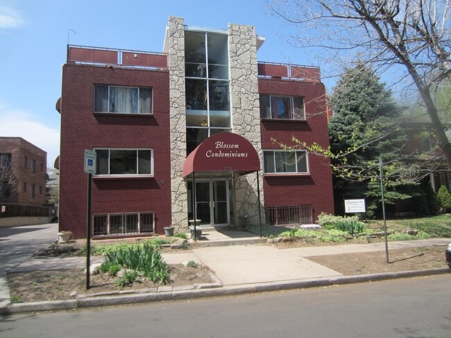 Building Photo - 2 Bed 1 Bath Condo in Capital Hill near Cheesman Park Unit #201