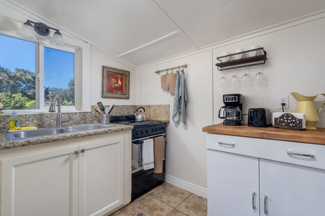 Photo - 272 W Carmel Valley Rd Unit A