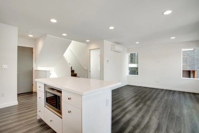 Photo - 5222 Brooklyn Ave NE Unit 3