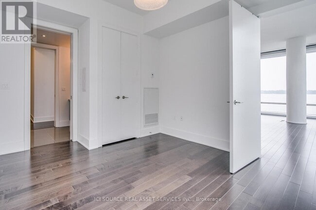 Photo - 39 Queens Quay E Unit 523