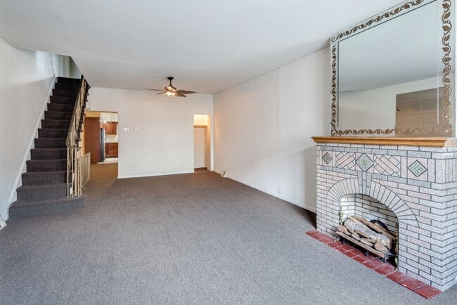 Building Photo - Three Bed Point Breeze Townhome