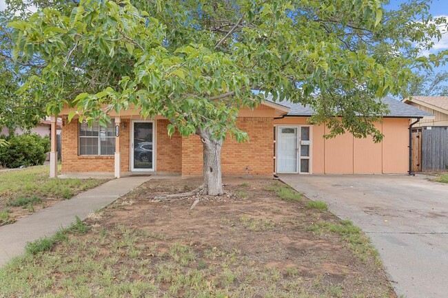 Photo - 1624 Petroleum Dr House