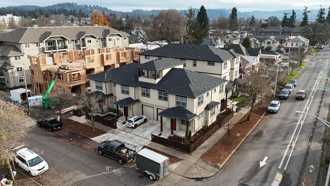 Photo - NEW 4 Bedroom / 4.5 Bath Townhome. A/C in every bedroom