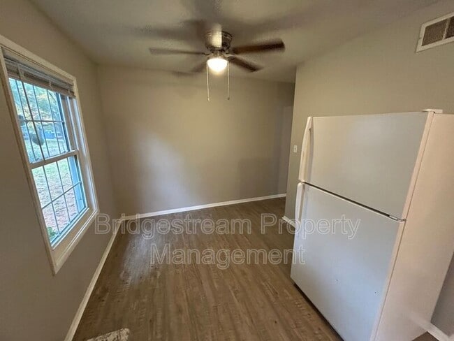 Photo - 1205 S Maple Ave