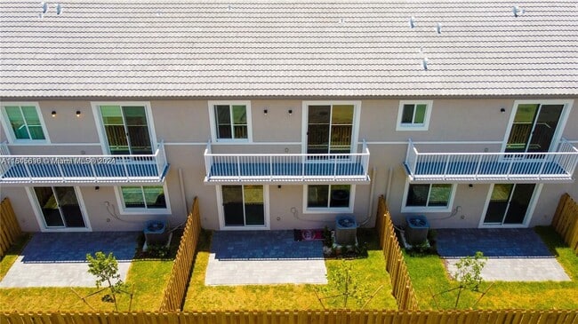 Photo - 1475 SE 7th Ter