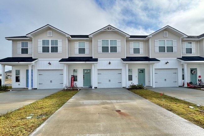 Photo - AVAILABLE JANUARY (Pet Friendly)