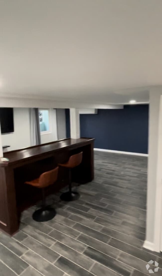 Building Photo - 60 Collyer Ave Unit 1 Bedroom basement apt