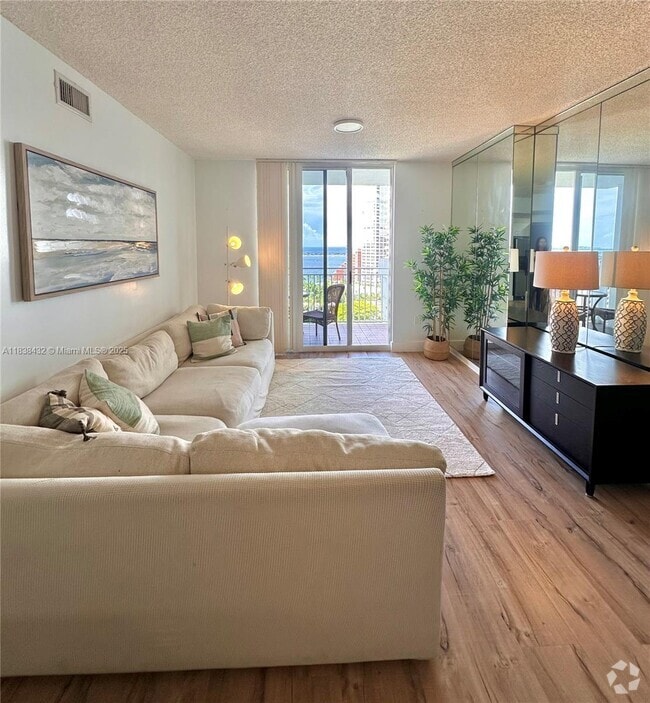 Building Photo - 185 SE 14th Terrace Unit 1607 Rental