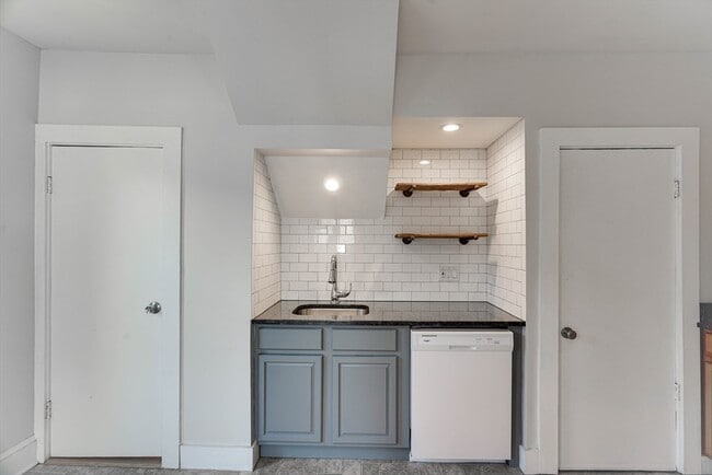 Photo - 14 Wheatland St Unit 2