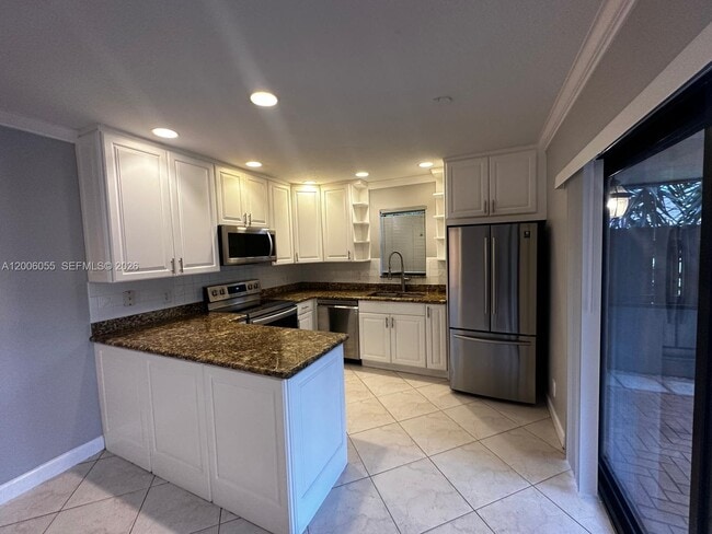 Photo - 7671 Courtyard Run W