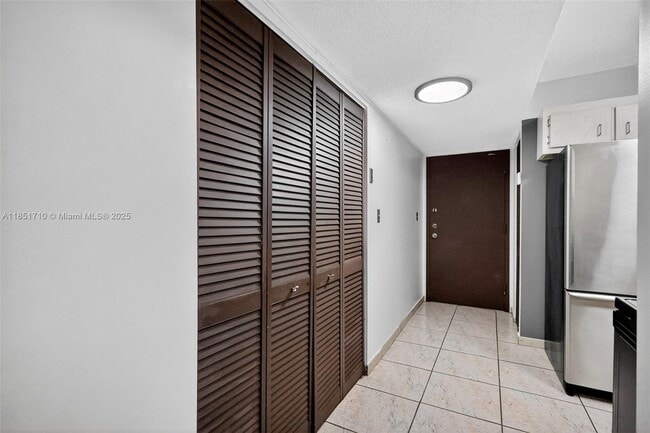 Photo - 2924 Collins Ave Unit 303