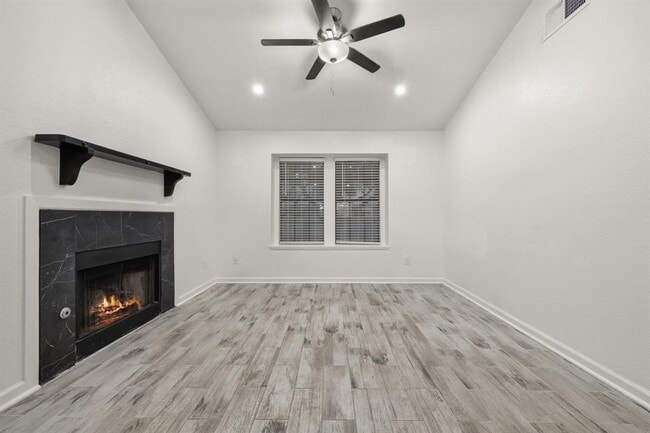 Photo - 1411 Gracy Farms Ln Unit 73