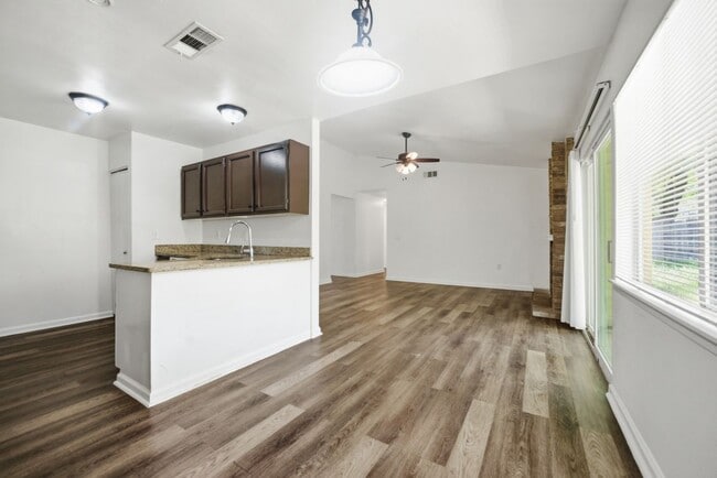 Photo - 5722 Misty Glen